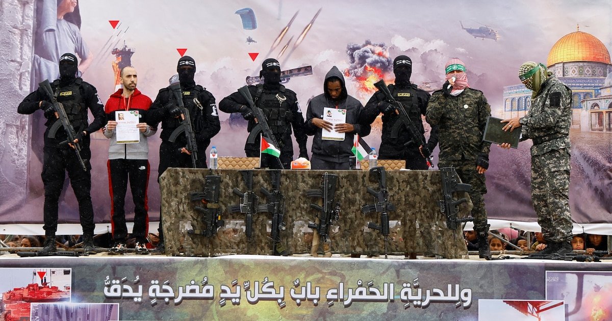 El grupo terrorista Hamas liberó a los primeros dos rehenes en el sur de la Franja de Gaza