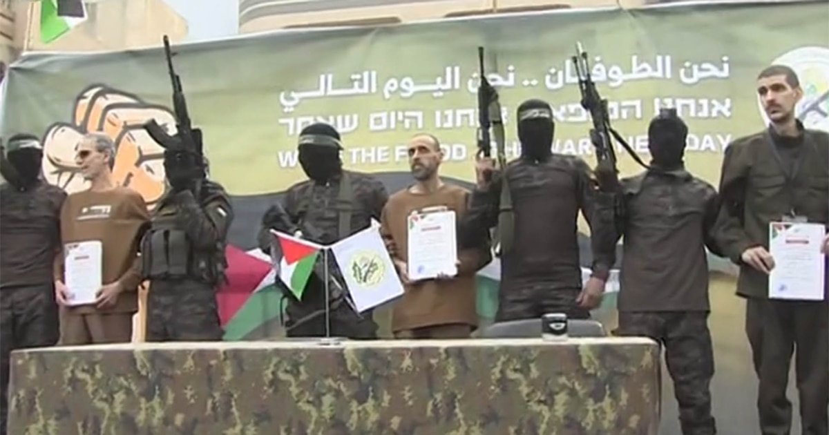 El grupo terrorista Hamas liberó a los tres rehenes Eli Sharabi, Or Levy y Ohad Ben Ami