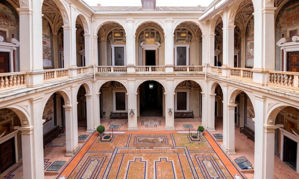 El palacio de los Marqueses de Santa Cruz: una joya del Renacimiento del siglo XVI que alberga el Archivo General de la Marina