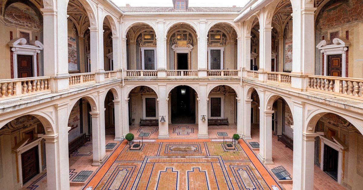 El palacio de los Marqueses de Santa Cruz: una joya del Renacimiento del siglo XVI que alberga el Archivo General de la Marina