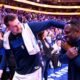 Escándalo en la NBA: arrestaron a un ex jugador y asistente de Dallas Mavericks por agredir con un arma a una mujer