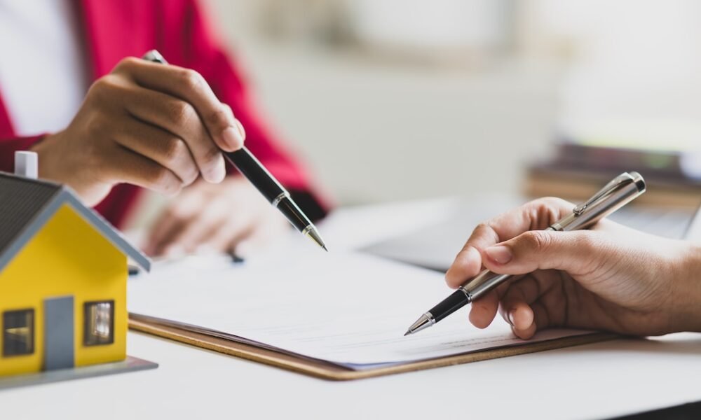 Esta es la cláusula que debes incluir en la donación en vida de una casa para evitar problemas, según un abogado: “Te pueden echar”