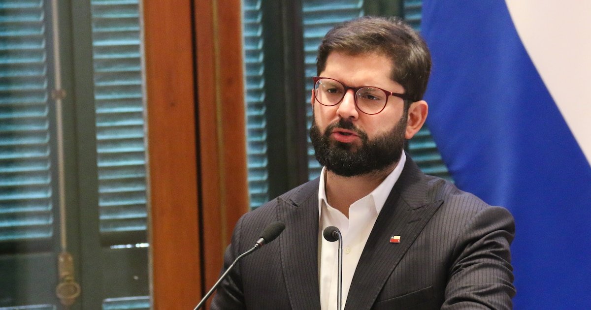 Gabriel Boric declaró el estado de emergencia preventiva en dos regiones de Chile debido a los incendios forestales y a una ola de calor extremo