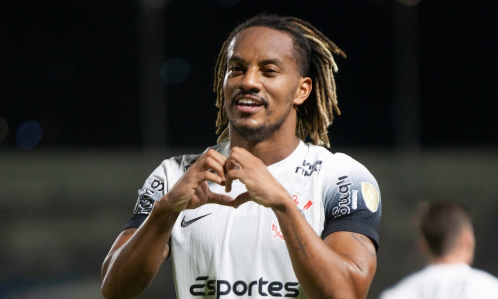Golazo de André Carrillo con remate colocado tras asistencia de Memphis Depay en Corinthians vs Universidad Central por Copa Libertadores 2025
