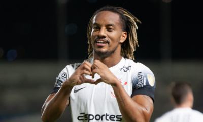 Golazo de André Carrillo con remate colocado tras asistencia de Memphis Depay en Corinthians vs Universidad Central por Copa Libertadores 2025