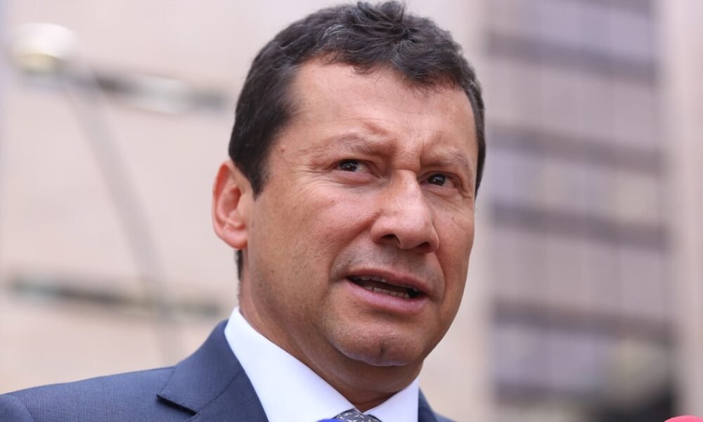 Jaime Lombana, abogado del expresidente Álvaro Uribe, denunció amenazas de muerte en su contra: “Me gritaron: ‘cuídese, paraco’”