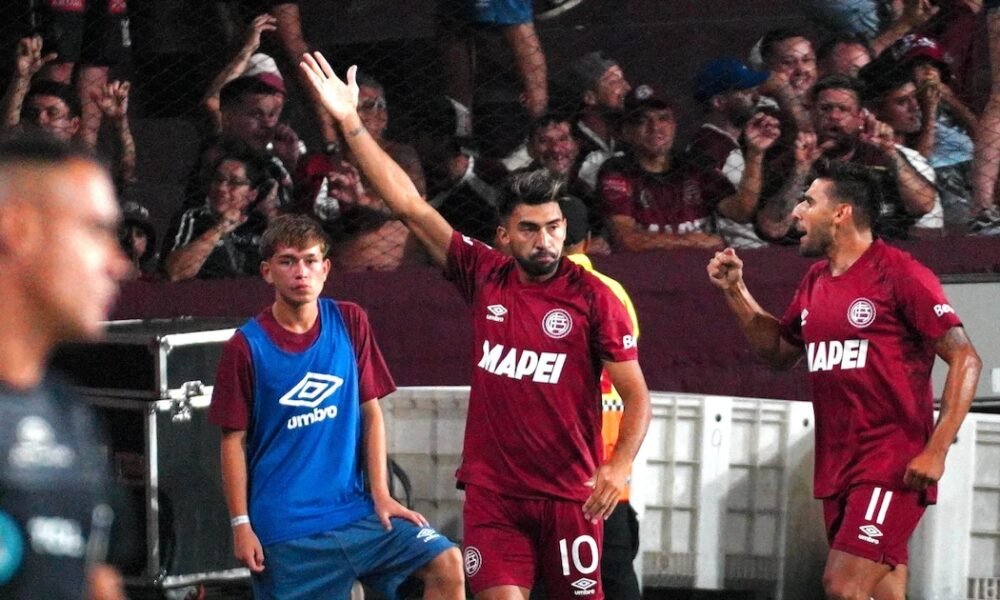 Lanús venció 2-0 a Sarmiento de Junín y consiguió su primera victoria en el Torneo Apertura