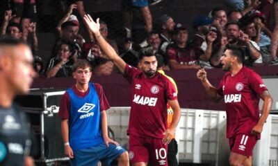 Lanús venció 2-0 a Sarmiento de Junín y consiguió su primera victoria en el Torneo Apertura