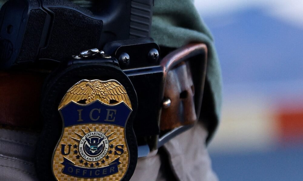 Una aplicación alerta a las comunidades migrantes sobre la actividad de ICE en California