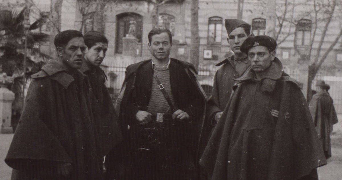 Zira Box explora en su nuevo libro la “regeneración nacional” promovida por los falangistas que intentaron, sin éxito, trazar una nueva España alejada de lo “afeminado”