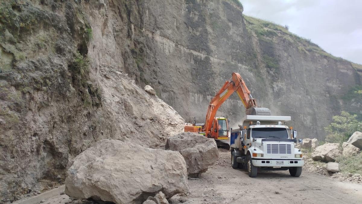 El hijo de Estos, Los Impactos por el Derrumbe Que Taponó la Vía Panamericana; La Gasolina y El Gas Comienzan A Escasear