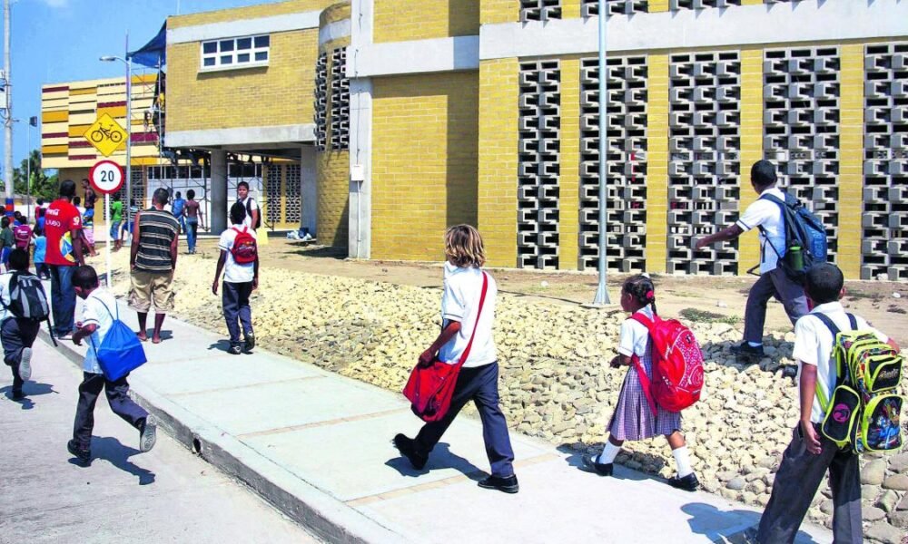 Profesores Amenazan Con Paro Indefinido