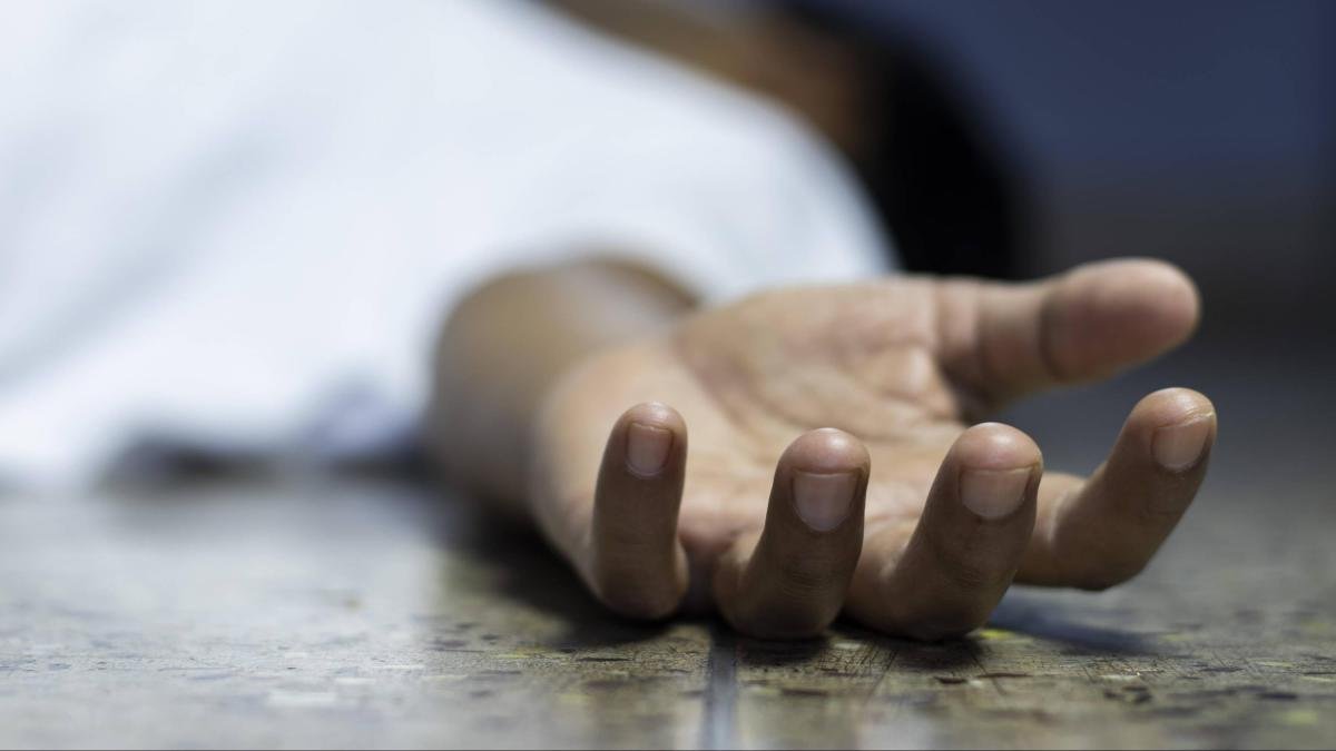 Hombre Estaba Limpiando Su Escopeta y Se le escapó un disparo