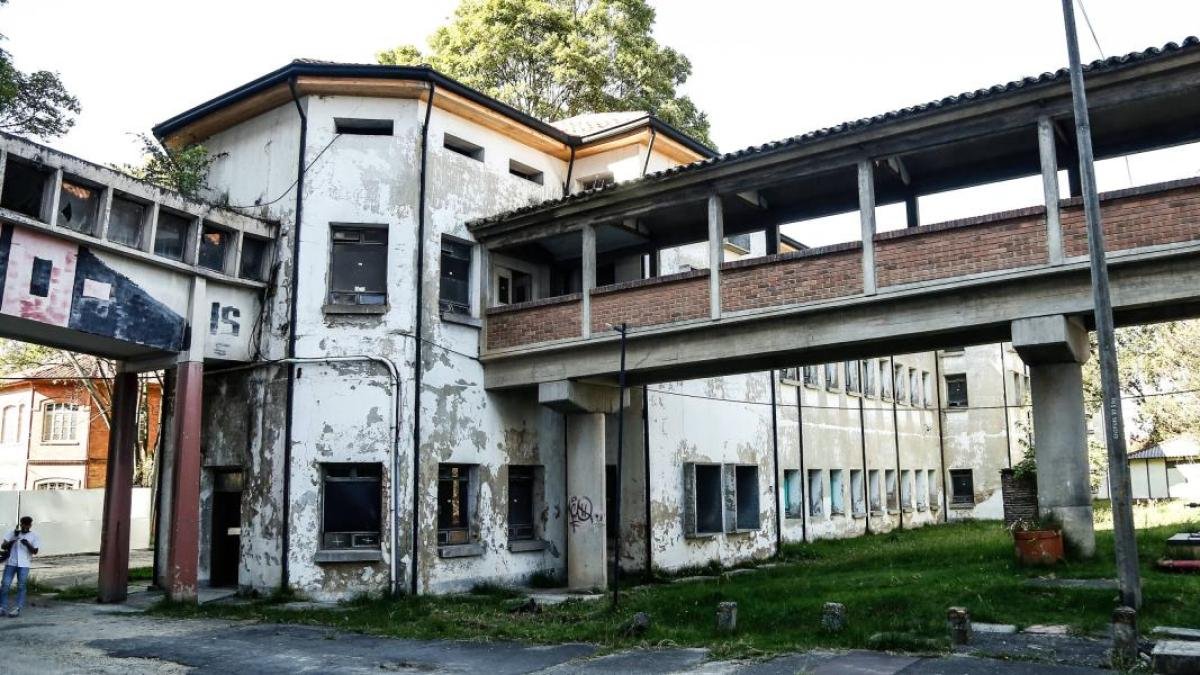 Avanza la restaurante de su torre central