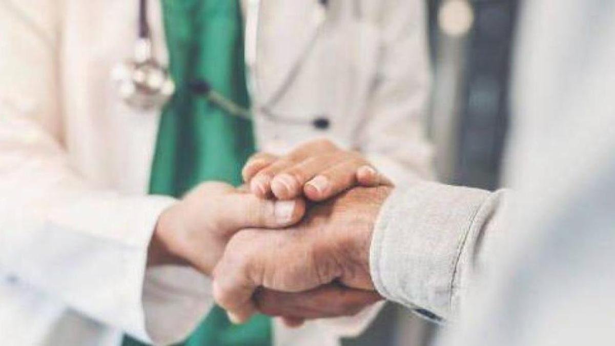 Condenan A 11 Médicos por Obtener Títulos Fraudulentos como Cirujanos en Brasil