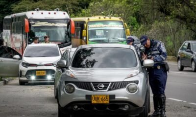 Choque Entre Vehículo Escolar y Automóvil en la Autopista Norte Con Carrera 192