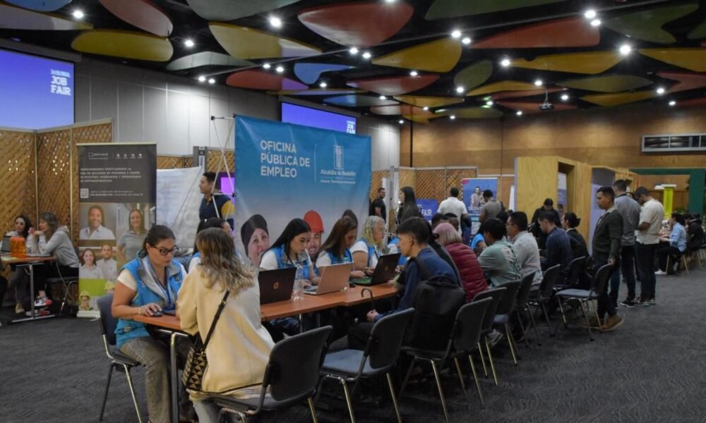 Medellín se posiciona por quinto trimestre consecutivo como la ciudad capital del país con menor tasa de desemploso