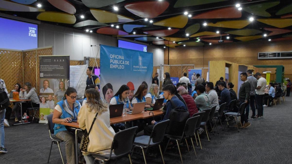 Medellín se posiciona por quinto trimestre consecutivo como la ciudad capital del país con menor tasa de desemploso