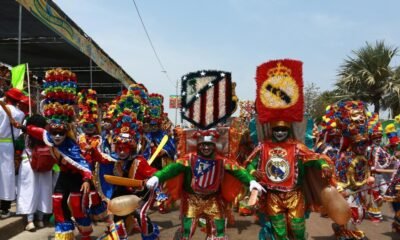 La 'Primera Vez' de Pareja de Turistas en Batalla de Flores