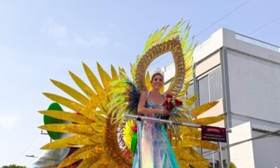 Lex y Su Corte Iluminan Con Tradición Y ALEGRIA