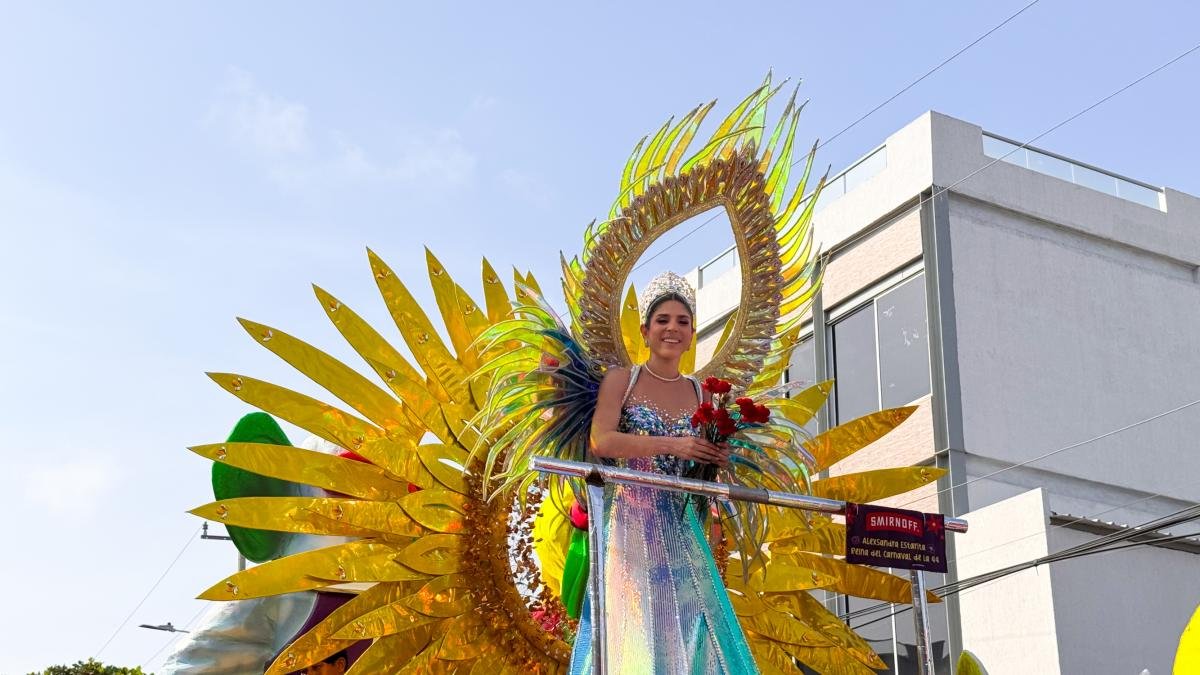 Lex y Su Corte Iluminan Con Tradición Y ALEGRIA