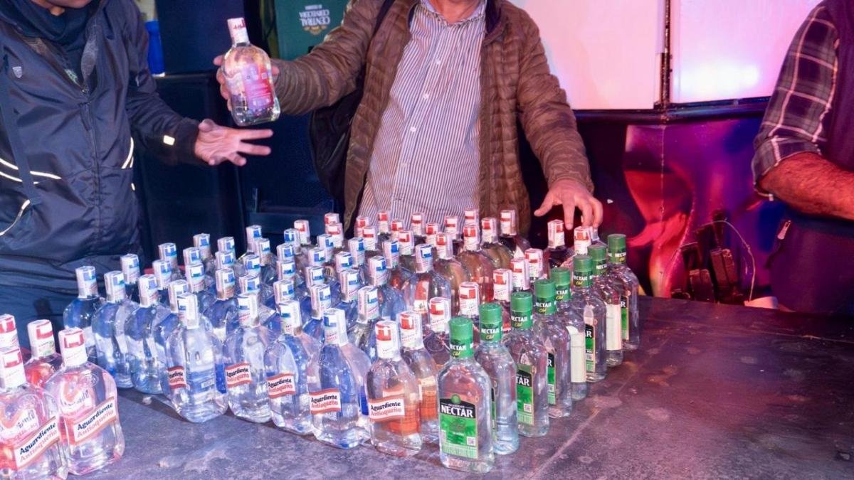 Autoridadas Desmantelan Red de Licor Adulterado en Falsa Sede Sindical en Bogotá