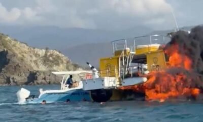 Turistas se Lanzaron al Agua Tras Incendio en Emarcación