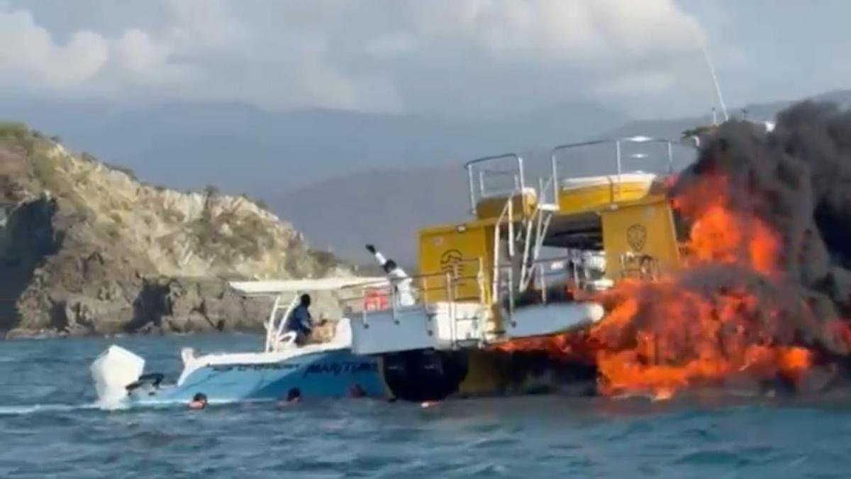 Turistas se Lanzaron al Agua Tras Incendio en Emarcación