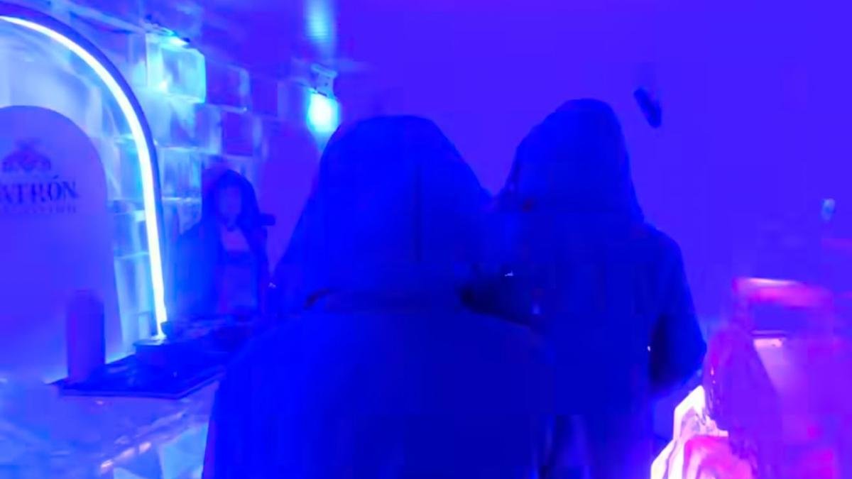 Mujer Narra Cómo se le Congelaron Sus Manos Tras Visitar Un Glass Bar en Bogotá