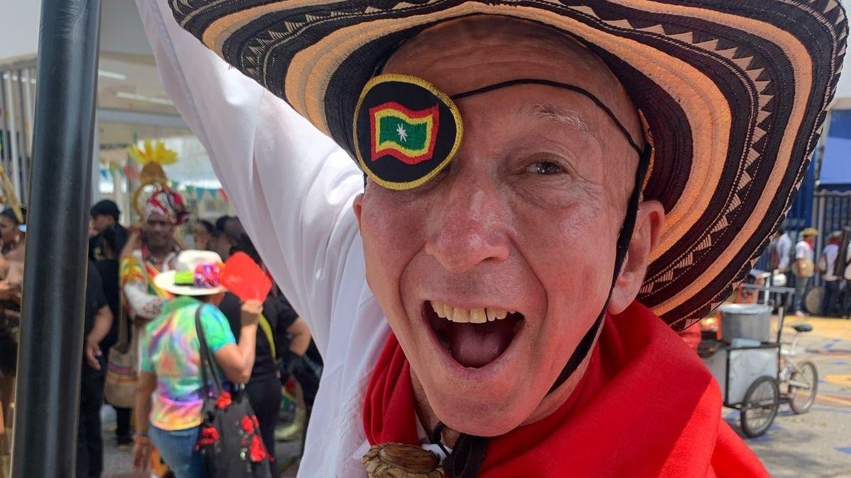en el Desfile de la 44, Lucho Colombia Alcanzó la Mayoría de Edad