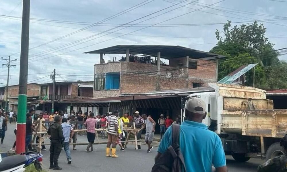 Comunidadas Campesinas Adelantan Bloqueo en la Vía A Tumaco