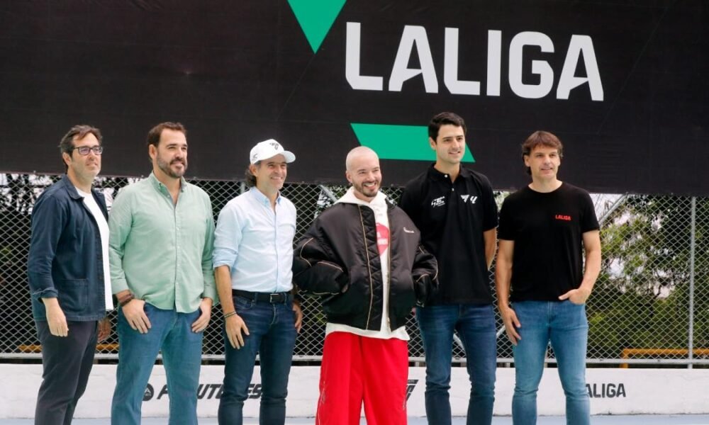 J Balvin Entregó Intervención en CANCHA Polideportiva de Manrique