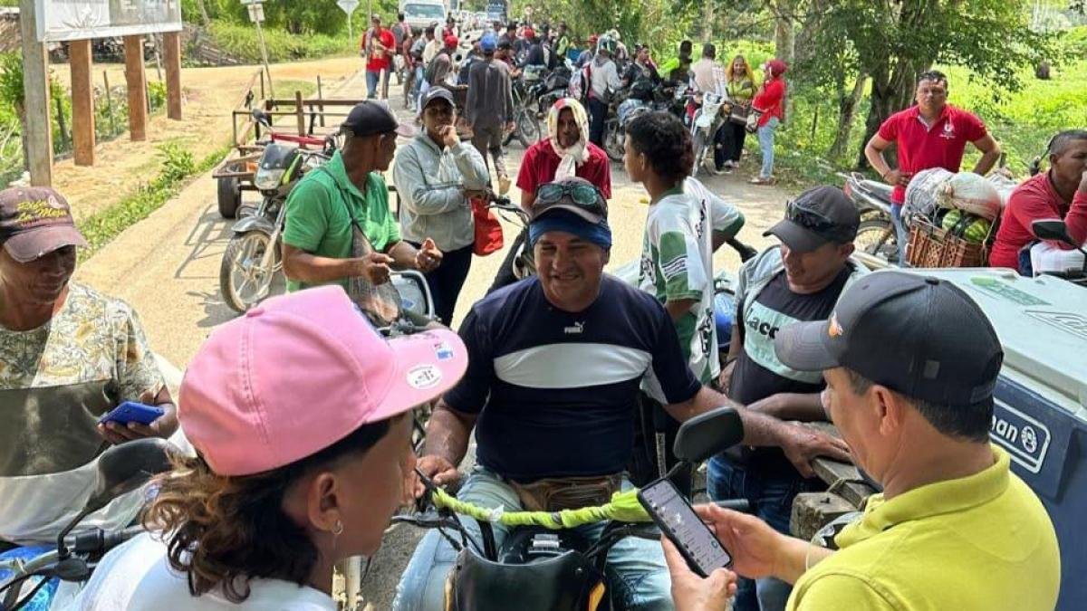 Arroceros de Sucre Siguen en Paro Con Bloqueos en la Vía Entre la Mojana y San Jorge