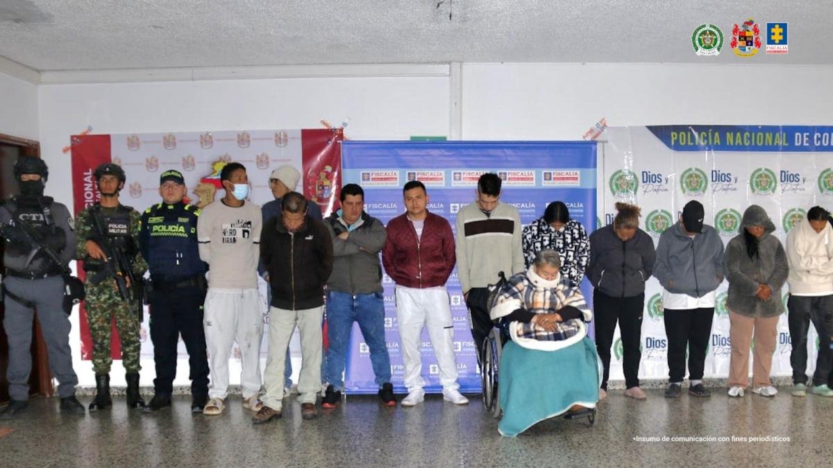 La Historia de la Adulta Mayor que Liderada Banda Dedicada Un vendedor de un vendedor en los ENTORN