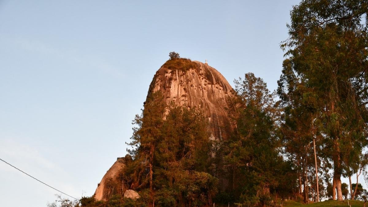Así es la 'Hermana Menor' de la Piedra del Peñol.