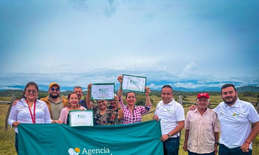 Mil Campesinas Reciben Títulos de ProPiedad