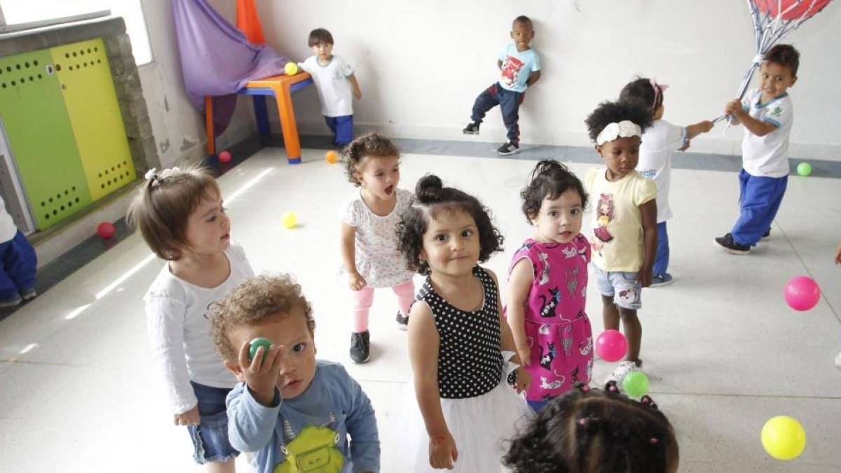 66 Por Ciento de los Niones Menores de 5 Años en Medellín Viven en Los Estratos Sociales Más Bajos de la Ciudadad