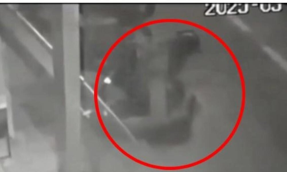 VIDEO CAPTÓ DISCUSIÓN QUE DEJÓ MUERTO A HOMBRE AL FRENTARSE CON ARRENADOR A LA ENTRADA DE GIMNASIO DE SANTANDER