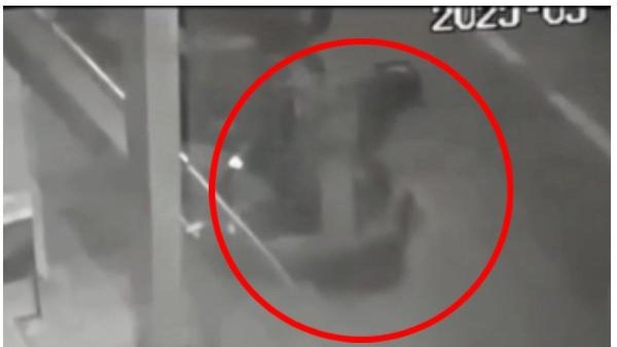 VIDEO CAPTÓ DISCUSIÓN QUE DEJÓ MUERTO A HOMBRE AL FRENTARSE CON ARRENADOR A LA ENTRADA DE GIMNASIO DE SANTANDER