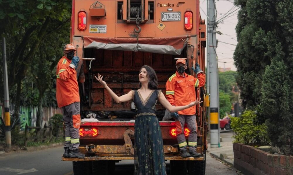 Con Ópera en Camiones de Basura, Medellín Recuerda A Sus Hábitantes Cómo Disponer Los Residuos