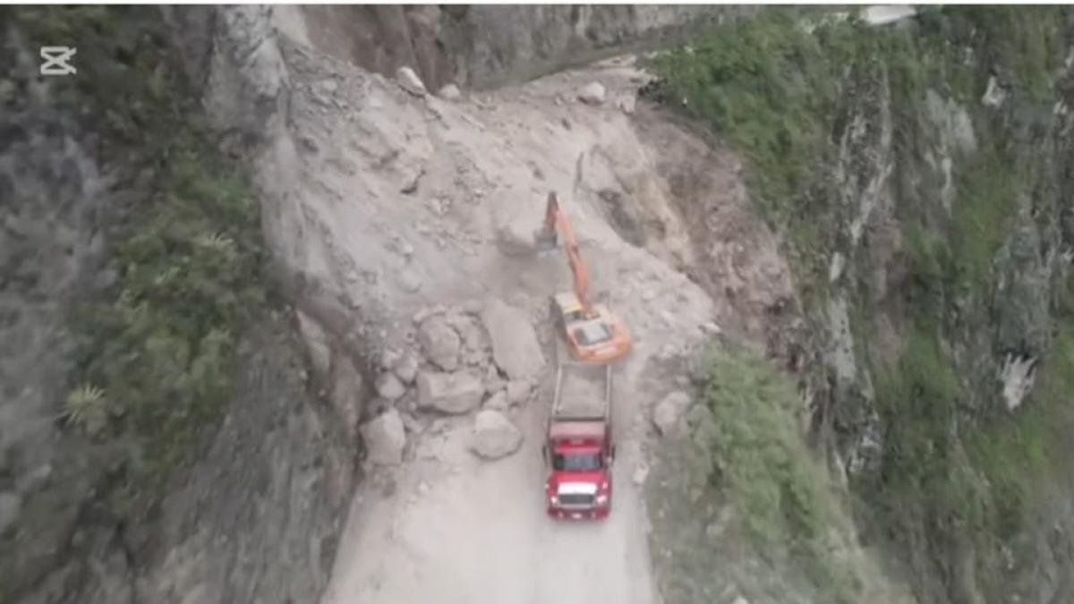 OTRO DERRUMBE EN VIA PANAMERICANA; SE AGRAVA Abastecimento de Gasolina y de Alimentos en Pasto