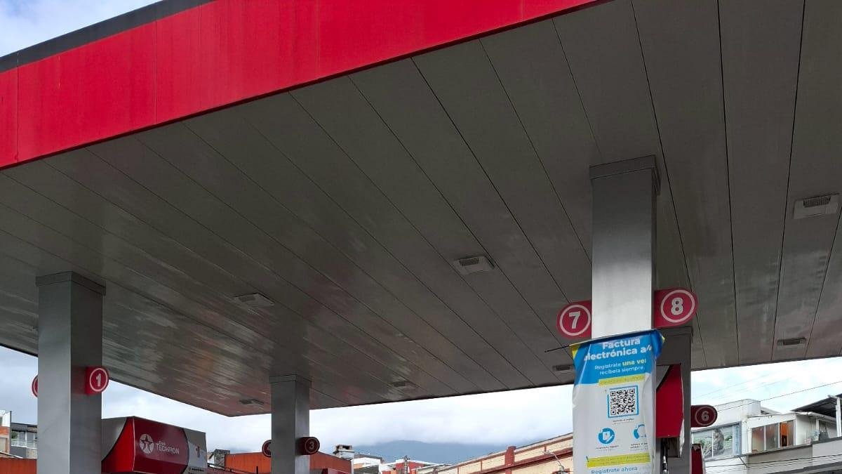 Rellringen la Venta de Gasolina en Pasto por el Deslizamiento en la Vía Panamericana