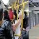 Una ciadoadana fue captada en toalla mientras se transportaba en el transmilenio de bogotá