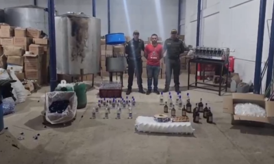 Incautan 20 mil botellas en fábrica clandestina del atlánico