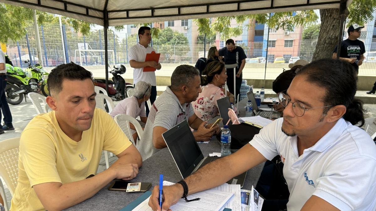 Barranquilleros se ponen al día con sus servicios gracias a la primera brigada de servicios públicos