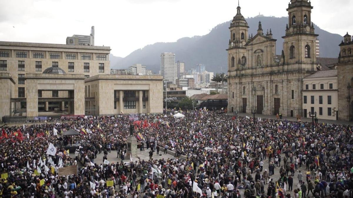 quemaron mio en cali y hubo otros incidentes