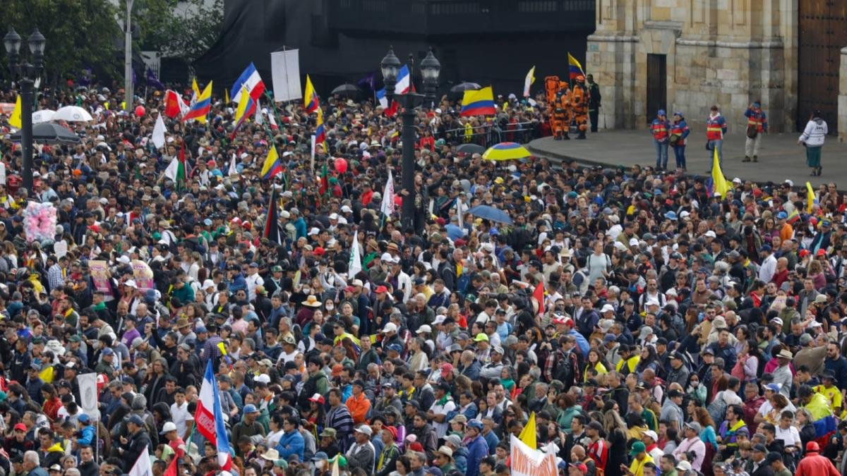 dados que presidencia ordenó cerrar plaza de bolívar