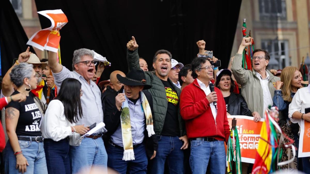 El Más RECENTE Enfentamiente Entre El Presidente Petro y El Alcalde Galán