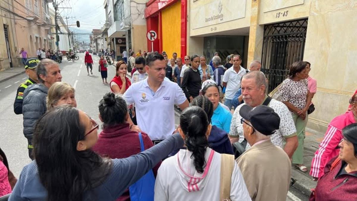 El 'Calvario' de Más de 15 mil Personas a la Hora de Reclamar Medicamentos en dispensario en el Valle