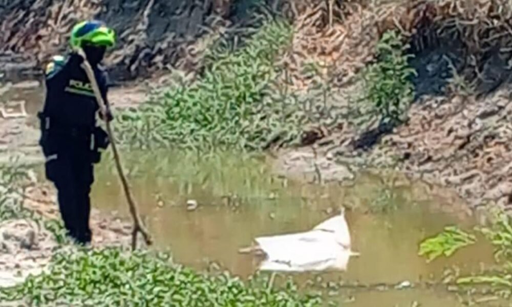 Hallan Cuerpo Sin Vida en Un Saco Flotando